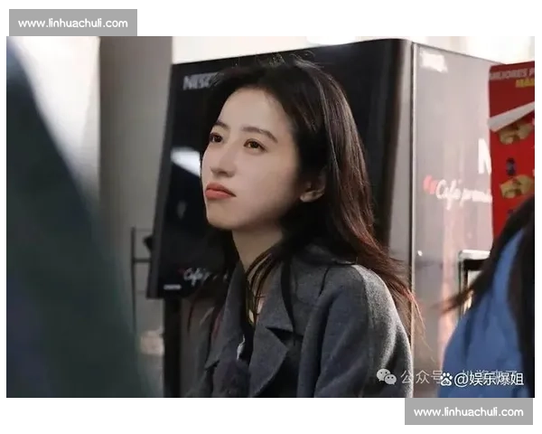 周雨彤用独特气质诠释都市女性成长蜕变的温柔与力量