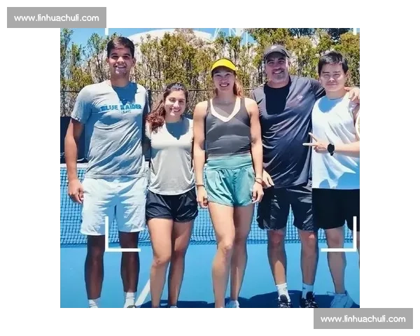 温网女单冠军的感情生活成焦点，与神秘男友低调秀恩爱