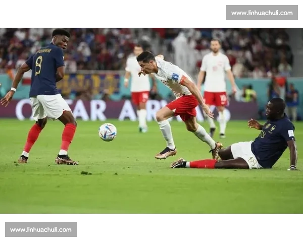 卡塔尔球迷太热情了,赛后竟拉着姆巴佩合影,场面一度失控!