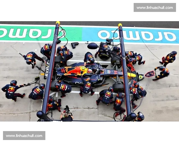 轮胎策略成关键!F1正赛直播,策略师们的博弈! 轮胎策略成关键!F1正赛直播,策略师们的博弈!